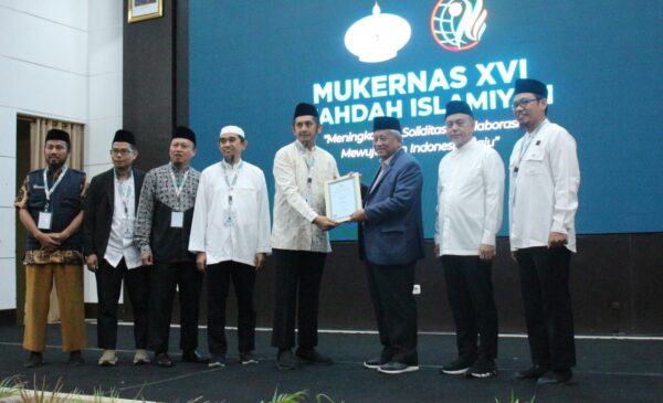 Wahdah Islamiyah Luncurkan Program Wakaf Uang Bersama Ketua BWI Di Arena Mukernas